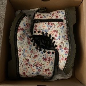 Doc Dr Martens Delaney Boot LittleFlowers size 13